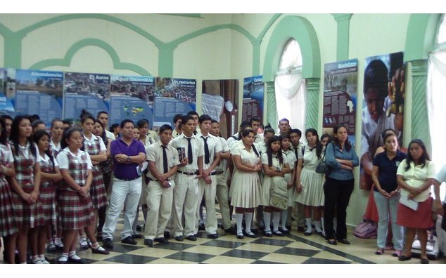 Etudiants de l'Institut Arturo Romero et du Lycée Professionel d'Ahuachapán